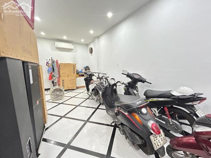 Hình ảnh Bán nhà mặt phố Đê La Thành 37m2 vỉa hè rộng vị trí đẹp kinh doanh tốt 13.5 tỷ 0