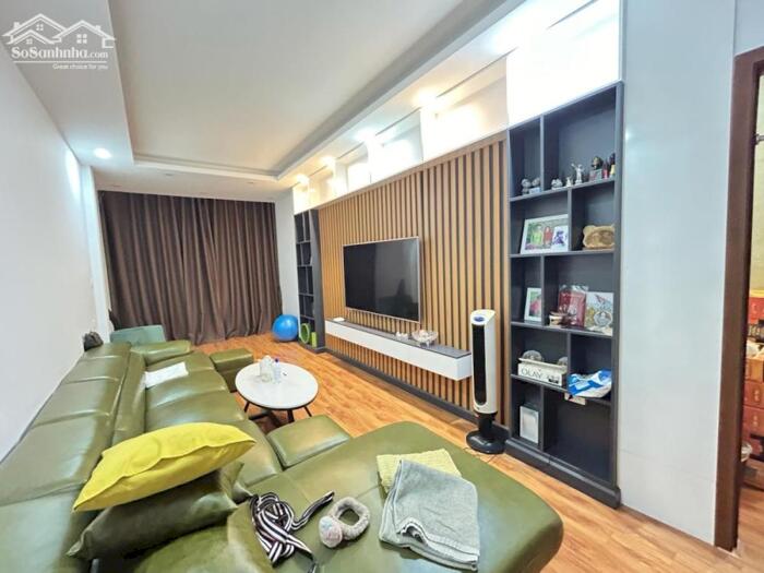 Hình ảnh Bán nhà mặt phố Đê La Thành 37m2 vỉa hè rộng vị trí đẹp kinh doanh tốt 13.5 tỷ 1