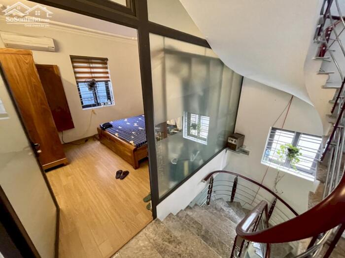 Hình ảnh Cho thuê nguyên căn sân cổng Văn Cao, 4 p.ngủ. 3