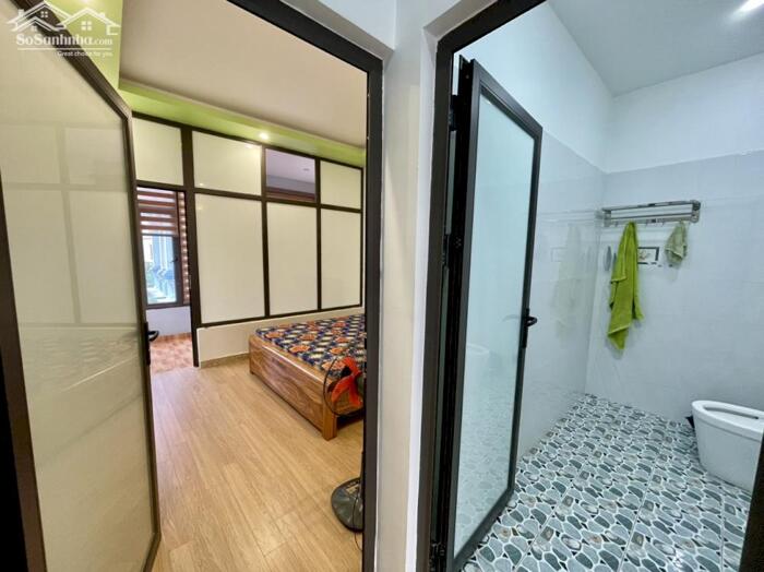 Hình ảnh Cho thuê nguyên căn sân cổng Văn Cao, 4 p.ngủ. 8