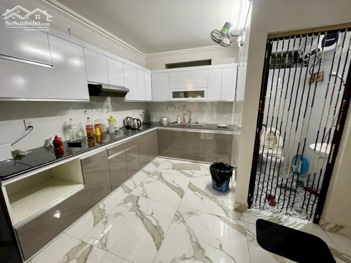 Hình ảnh Cho thuê nguyên căn sân cổng Văn Cao, 4 p.ngủ. 1