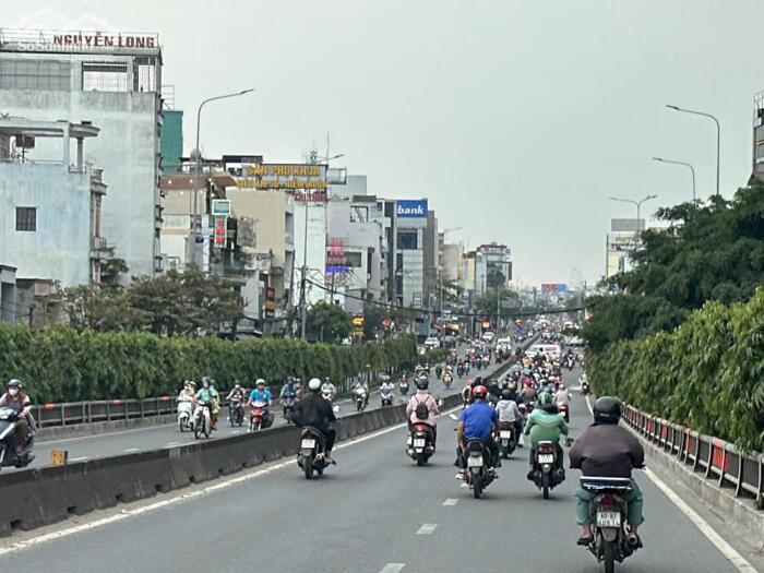 Hình ảnh Ngộp Bank chỉ 38 tỷ có Tòa nhà 6 tầng MT Hà Huy Giáp Q12 ngang 14m 280m2 ngay NGÃ 4 GA. 6