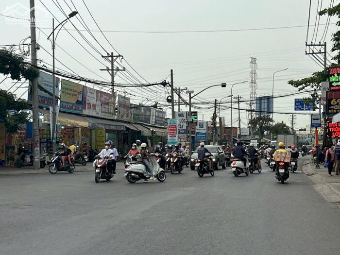 Hình ảnh Ngộp Bank chỉ 38 tỷ có Tòa nhà 6 tầng MT Hà Huy Giáp Q12 ngang 14m 280m2 ngay NGÃ 4 GA. 7