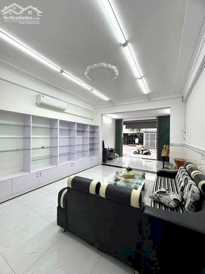 Hình ảnh nhà KDC 586 hướng đông nam đường số 55 giá chưa tới 3 tỷ 1