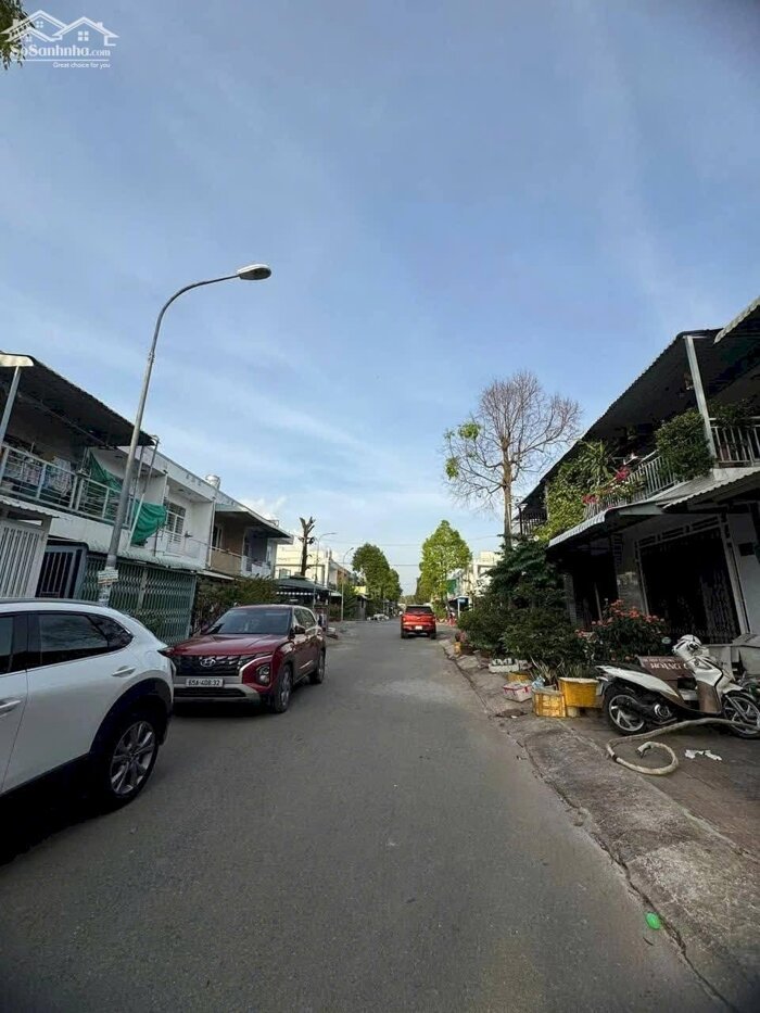 Hình ảnh nhà KDC 586 hướng đông nam đường số 55 giá chưa tới 3 tỷ 3