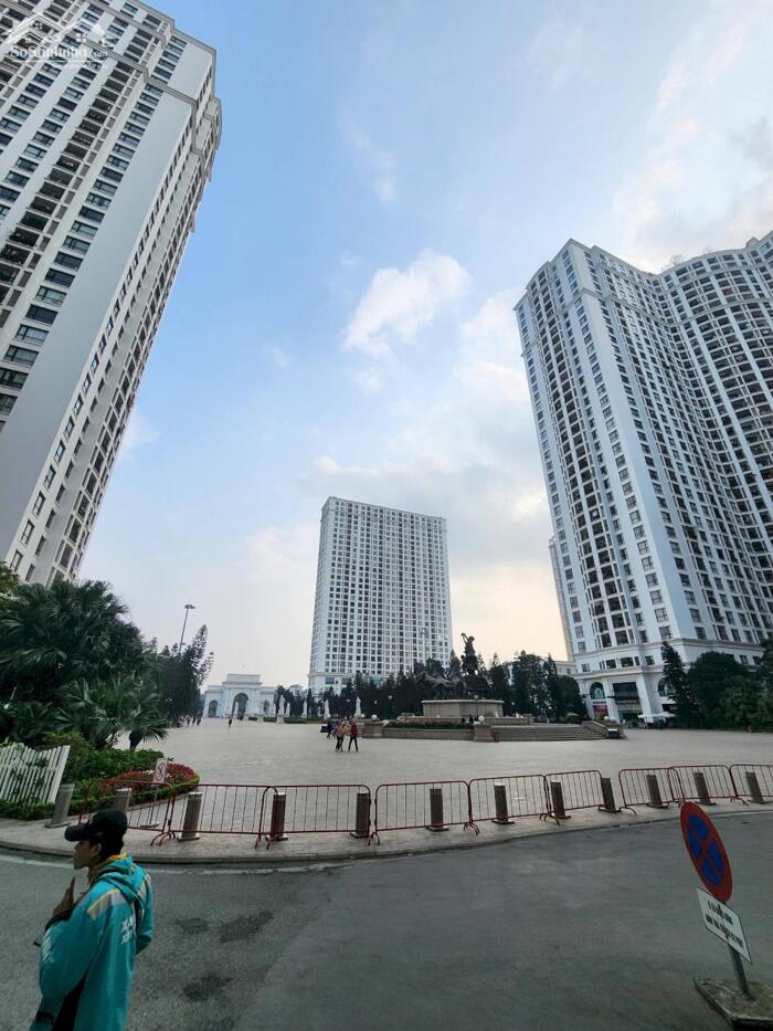 Hình ảnh Bán Căn Hộ 2 Ngủ Tòa Royal City 72A Nguyễn Trãi 121m2 Hướng Đông Nam VIEW Bể Bơi 18 Tỷ. 5