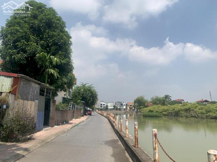 Hình ảnh Bán nhà 3 tầng view hồ Đầm Tranh, Cự Khối 66,8m2 mặt tiền 5,2m ô tô 7 chỗ vào nhà, giá chỉ 13 tỷ rất hợp lý để mua 1