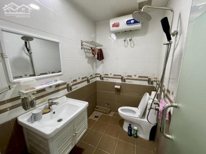 Hình ảnh Cho thuê nhà mặt phố Văn Cao, DT: 83m2, 4 p.ngủ khép kín. 2