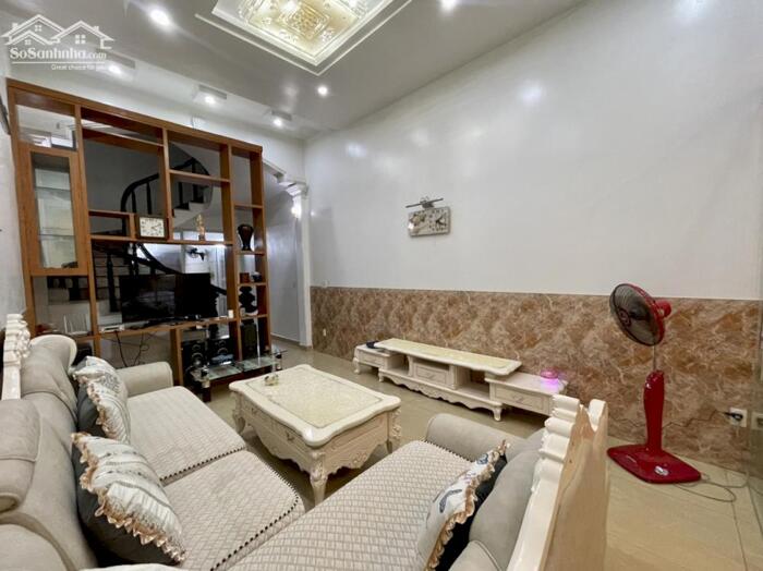 Hình ảnh Cho thuê nhà mặt phố Văn Cao, DT: 83m2, 4 p.ngủ khép kín. 5