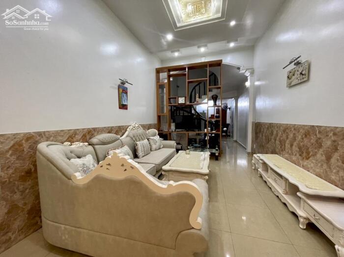 Hình ảnh Cho thuê nhà mặt phố Văn Cao, DT: 83m2, 4 p.ngủ khép kín. 4