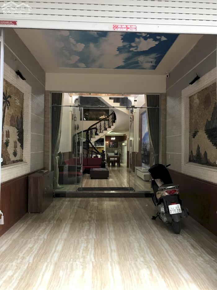 Hình ảnh Cho thuê nhà khu phân lô Văn Cao, DT: 90m2, 5 p.ngủ khép kín. 0