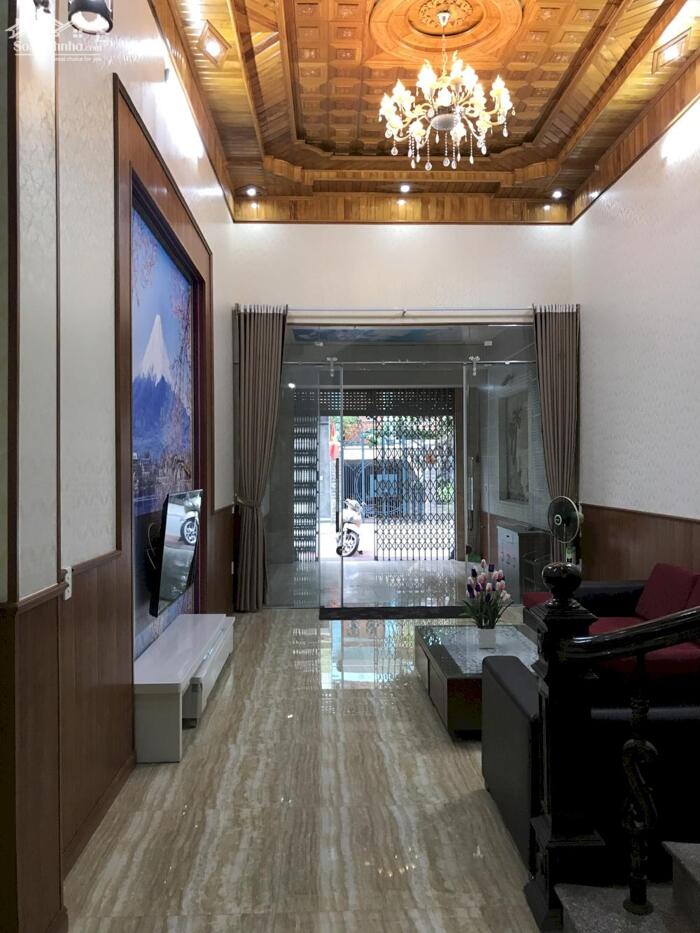 Hình ảnh Cho thuê nhà khu phân lô Văn Cao, DT: 90m2, 5 p.ngủ khép kín. 1