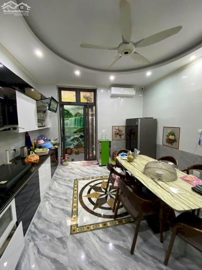 Hình ảnh Cho thuê nhà phố Văn Cao, 4 p.ngủ khép kín, DT: 70m2. 7