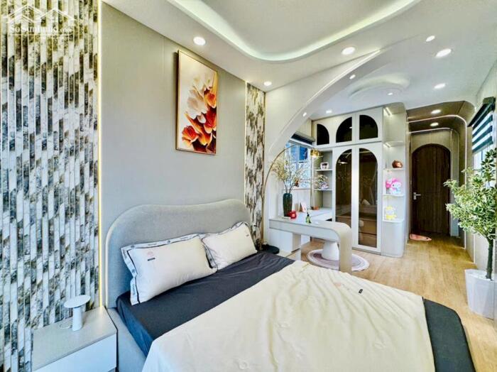 Hình ảnh GIẢM 1 TỶ BÁN NHÀ MẶT TIỀN NGUYÊN HỒNG 4 TẦNG GẦN LÊ QUANG ĐỊNH 1