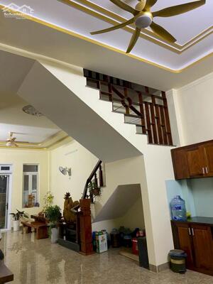 Bán nhà mặt tiền đường Tây Sơn,