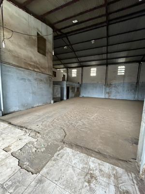 kho ngay quận trung tâm 400m2 âu cơ quận 11, (8x40), xe tải ra vào thoải mái - 39.5 triệu/tháng