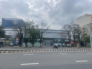 cho thuê mặt bằng đường nguyễn tất thành 700 m2 . siêu đẹp