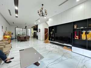 giảm 4 tỷ bán biệt thự biển ngay tt đn-180m2 3tầng-1bước ra biển-tiện ích ngập tràn-giá 21,5tỷ