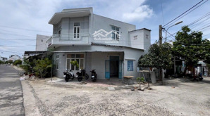 bán nhà phố gần biển nha trang chỉ 3,7 tỷ đường triệu quang phục 16m góc 2 mặt tiền hiếm
