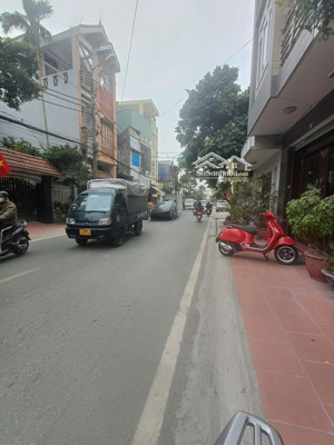 bán nhà mặt đường trực cát, lê chân, hải phòng. ngang 9m oto 2 làn tránh nhau.