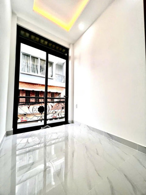 cho thuê nhà mới 2 lầu 2 phòng ngủ quận 4