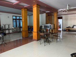nhà diện tích 230m2/1 tầng , nhà xây 6 tầng 1380m2 có thang máy. dt đất 410m2