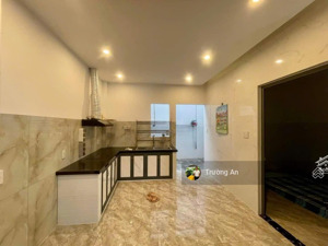 bán nhà lầu đường ô tô giá rẻ nhất để đầu tư gần huỳnh thúc kháng xã diên toàn. 140m2 chỉ 2,250 tỷ