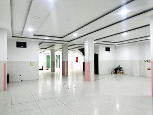 cho thuê nhà ngang 12 x 32 (2 mặt tiền) đường nguyễn an ninh phường 1 tân an