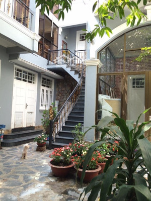 bán biệt thự 3 tầng ngay trung tâm quận 1, dòng tiền 3.000 usd/tháng, hẻm xe hơi, 332.2m2, 62 tỷ