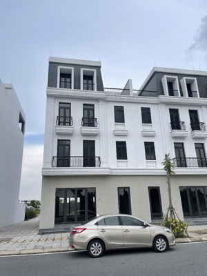 bán shophouse lô góc 4 tầng dự án tnr uông bí mặt sông.