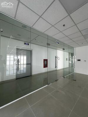 Cho thuê văn phòng trống diện tích 300m2 sàn giá cực tốt chỉ 200.000 vnđ / m2