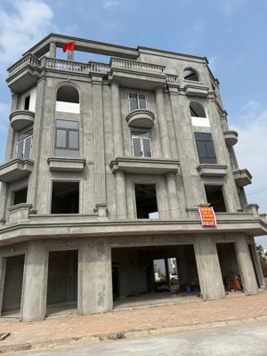 cho thuê lô góc 136m2 siêu đẹp làm showroom, văn phòng tại big c bắc giang