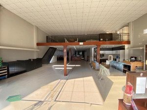 cho thuê mặt bằng víp đại lộ bình dương- hoà lân -tp thuận an- bình dương
-diện tích : 900m2