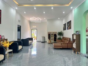 cho thuê nhà villa sân vườn rộng 1000m2 có hồ bơi xịn sò giá chỉ 10tr/ tháng