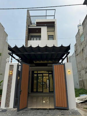 bán nhà đẹp p. thạnh lộc, quận 12! nhà 1 trệt 1 lửng 2 lầu sân thượng - diện tích 4,39 x22m