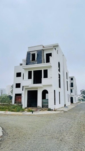 bán nhà 3,5 tầng - phường vinh tân cách chợ vinh 500m