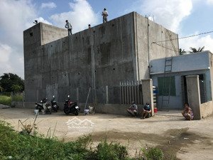 chính chủ cần bán gấp nhà yến tại bến lức, long an. ô tô đỗ cửa bắt đầu thu yến hàng tháng dt 300m2
