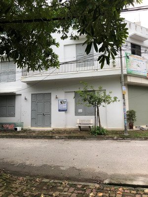cho thuê nhà lô góc 70m2 ba tầng, sau viện mắt quốc tế, 8 triệu/tháng