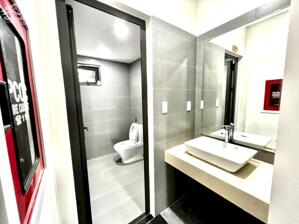 Cho thuê mặt bằng làm văn phòng 140m2 nguyên tầng nhà mới xây ngay Cầu Rồng