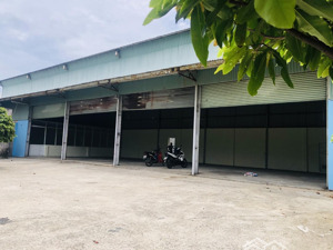 kho 400m2 + sân 300m2 khu vực bến xe trung tâm