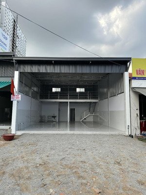 cho thuê cửa hàng 120m2 tại quốc lộ 13, 18 triệu, bình dương