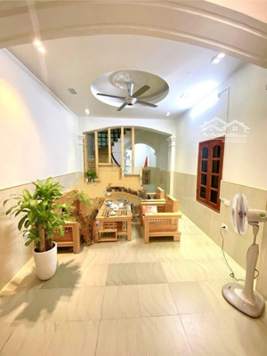 bán nhà minh khai, 5 tầng, giá hơn 4 tỉ chút, gần đại học công nghiệp, sv đông đúc.