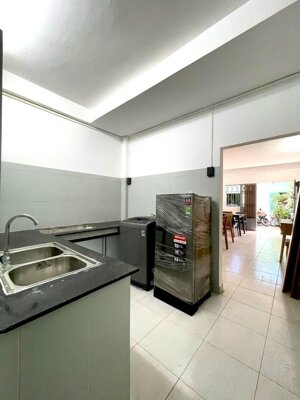 Cho thuê Nhà Nguyên Căn tại Nguyễn Tri Phương, Q10 || kết cấu 2PN ban công, 1 lầu, 1 trệt, 1 WC || giá chỉ 13tr
