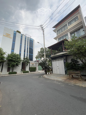 bán đất xây toà nhà,văn phòng, biệt thự. ngay khu đô thị vạn phúc city giao thông thuận tiện vào q1