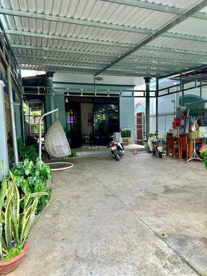 cần bán nhà cấp 4 có đầy đủ công năng dt 225m2 giá chỉ 2,6 tỷ