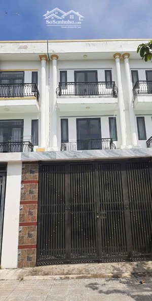 cho thuê nhà 2 lầu 4pn giá 9tr tháng phường uyên hưng thành phố tân uyên liền kề bệnh viện tân uyên