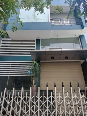 tòa nhà văn phòng cho thuê mặt tiền hà huy giáp q12, 9x18 5 tầng có hầm để xe hơi xe máy vỉa hè to