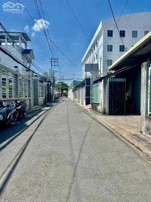 Nhà mặt tiền nhánh 1 trệt 1 lầu giá rẻ bèo chỉ 3 đồng mấy ạ