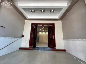 Cho thuê nhà lầu có nội thất trung tâm tp Phan Thiết 100m2. Giá 16tr/ tháng
