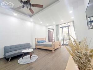 Cho thuê căn hộ studio bancon tại trung tâm quận 10